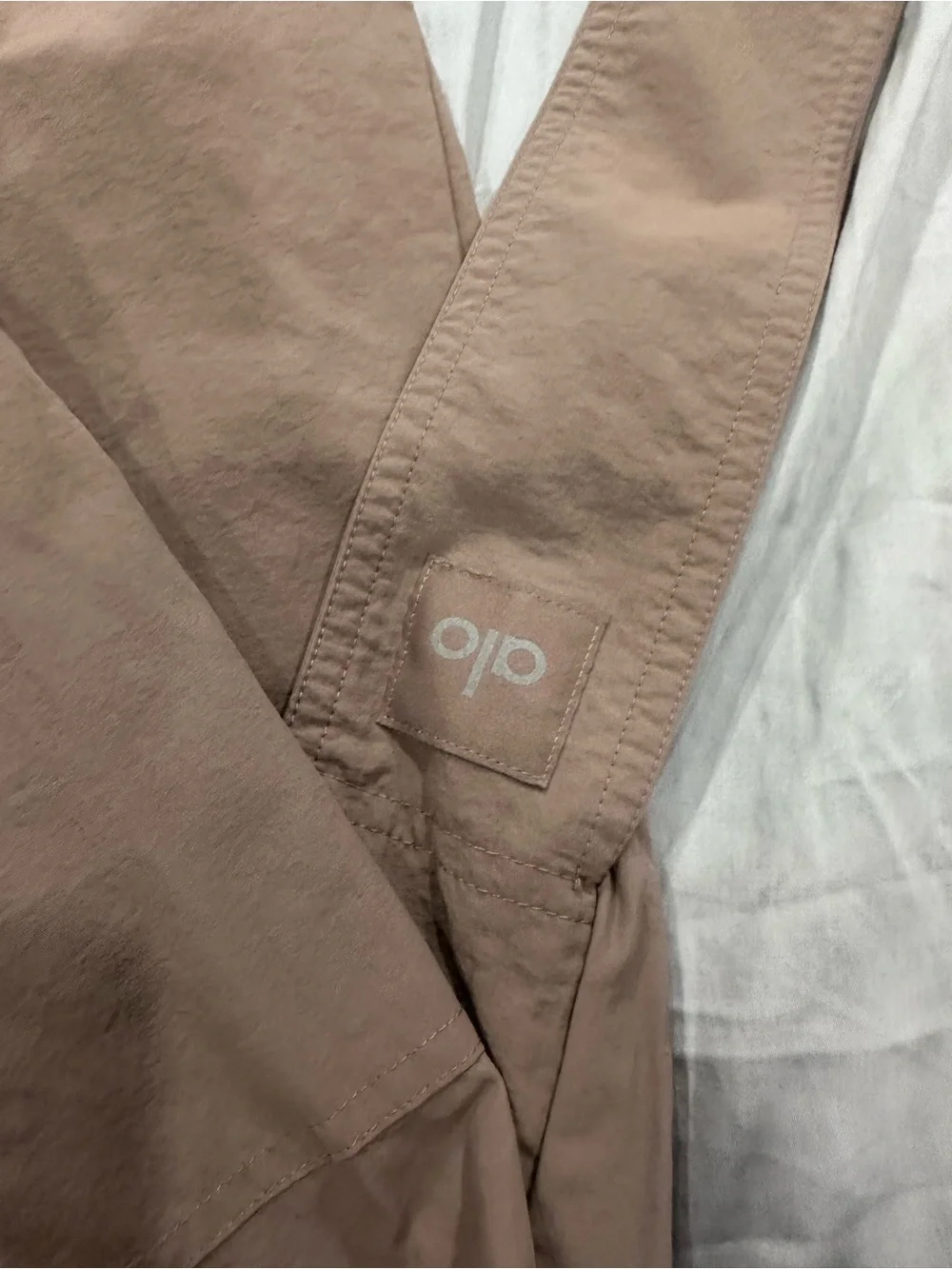 ALO Yoga Wide-Leg Cargo Pants in Mauve Taupe